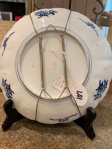 lot 107 image: Antique Imari Plate