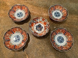 lot 110 image: Five Imari Bowls