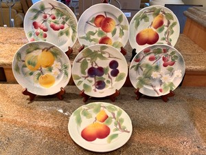 lot 114 image: Vintage Decorative Plates in Fruit Patterns (France)