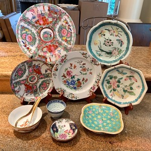lot 122 image: Decorative Asian Inspired Glassware