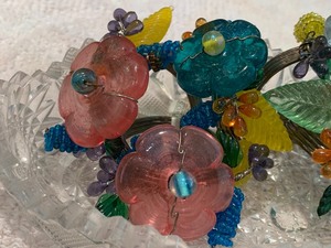 lot 126 image: Beautiful Art Glass Napkin Rings and Glass Dish