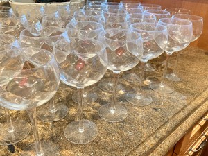 lot 134 image: Lot of 38 Wine Glasses
