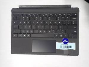 lot 20 image: detatchable keyboard
