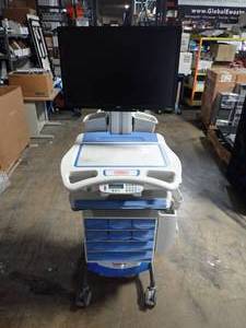 lot 91 image: Medical cart w 22in LED LCD