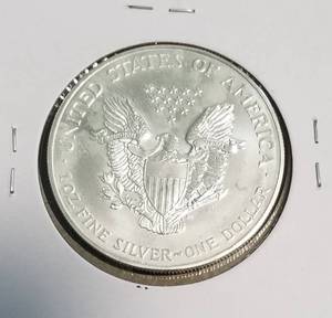 2001 AMERICAN SILVER EAGLE 1 TROY OZ. .999 FINE SILVER DOLLAR