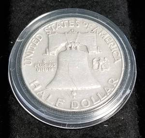 1961-D FRANKLIN HALF DOLLAR IN AIRTITE