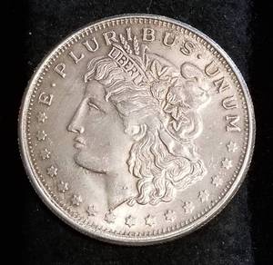 2 SILVER ROUNDS 1- 1OZ .999 MORGAN ROUND 1-PEACE DOLLAR 1922-S