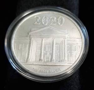 1 TROY OZ. .999 FINE SILVER DONALD TRUMP ROUND IN AIRTITE HOLDER
