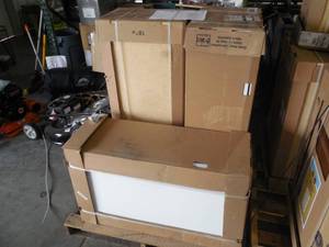 lot 28 image: (4) WHITE KITCHEN CABINETS