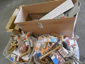lot 141 image: HUGE PALLET LOT OF COPPER & BRASS PLUMBING FITTING AND ITEMS