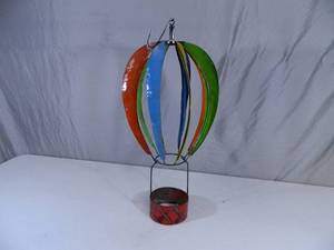 lot 22 image: New Large Recycled Metal Garden Art Spinning Hot Air Balloon Planter