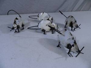 lot 28 image: 5 New Recycled Metal Garden Art Mice