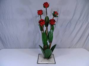 lot 43 image: New Large Recycled Metal Garden Art Flowers  Roses