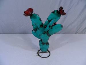 lot 57 image: New Recycled Metal Garden Art Flowering Cactus