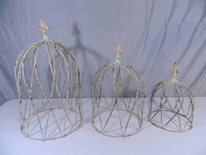 lot 61 image: 3 New Recycled Metal Shabby Chic Style Decorations  Vine Trellis