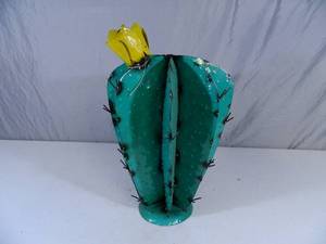 lot 68 image: New Recycled Metal Garden Art Flowering Cactus