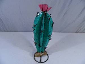 lot 69 image: New Recycled Metal Garden Art Flowering Cactus