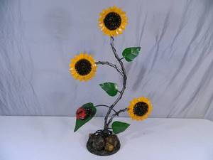 lot 72 image: New Recycled Metal Garden Art Sunflowers and Ladybug