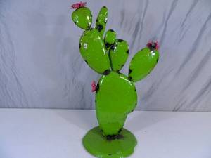 lot 74 image: New Recycled Metal Garden Art Flowering Cactus