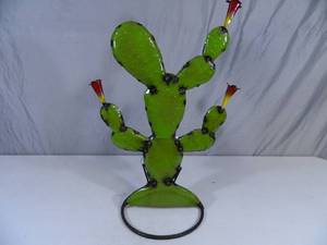 lot 75 image: New Recycled Metal Garden Art Flowering Cactus