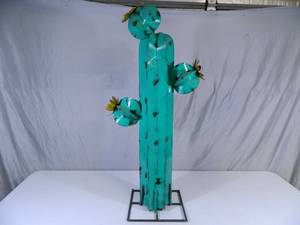 lot 82 image: New Large Recycled Metal Garden Art Flowering Cactus