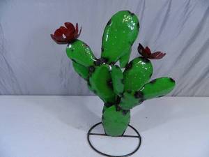 lot 84 image: New Recycled Metal Garden Art Flowering Cactus