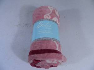 lot 86 image: New Oversized Throw