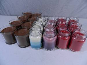 lot 90 image: 20 New Soy Blend Candles