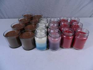 lot 110 image: 20 New Soy Blend Candles