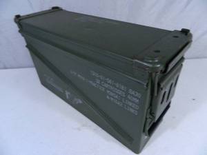 lot 96 image: US Military Surplus 40mm Ammo Can