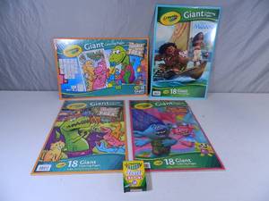 lot 125 image: 4 New Giant Coloring Books and Crayons
