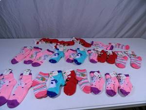 lot 141 image: 25 New Pairs of Kids Socks