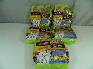 lot 150 image: 5 Large Bags of Candy