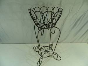 lot 12 image: Iron Garden Planter  Vine Statue
