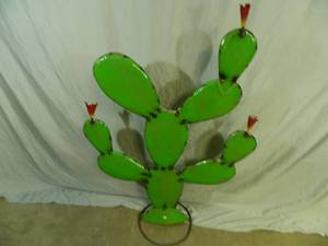 lot 4 image: Recycled Metal Cactus Large