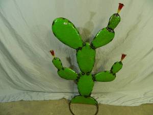 lot 4A image: Recycled Metal Cactus Medium