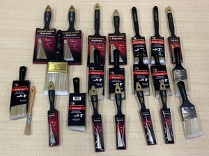 lot 44 image: Box Of Assorted New Painters Brushes