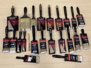 lot 45 image: Box Of Assorted New Painters Brushes