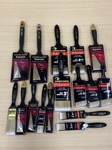 lot 51 image: Box Of Assorted New Painters Brushes
