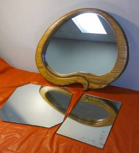 lot 16 image: Lot with 3 Mirrors