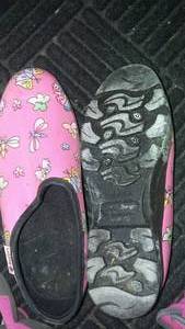 lot 18 image: Womens Waterproof Garden Shoes and Gloves