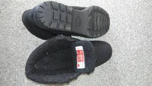 lot 20 image: Womens Toe Warmers by Canada