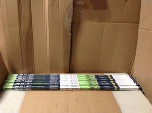 lot 3 image: 20-Watt 4 ft. Indoor and Outdoor T8 Full Spectrum LED Plant Grow Light &nbspin good condition