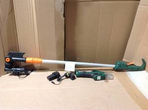 lot 65 image: LOT OF MIX GARDEN TOOLS