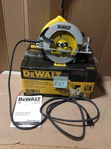 lot 100 image: DEWALT 15 Amp Corded 7-14 in. Lightweight Circular Saw &nbspin good condition