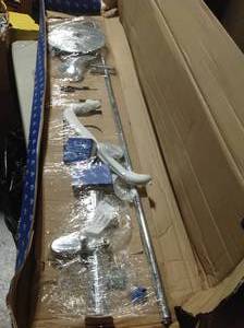 Euphoria 3-spray 10.25 in. Dual Shower Head and Handheld Shower Head in Chrome&nbsp&nbspin good condition