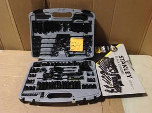 lot 84 image: Stanley Black Chrome 99 pcs not used