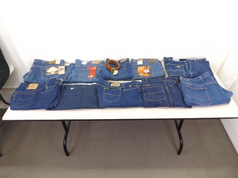 Lot Of 10 New With s Large Mens Levis Jeans Lee Jeans Etc Ec 328 New Estate Tools Household Etc Auction K Bid