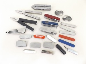 lot 14 image: Lot of Pocket Knives, Utility Knives, etc.