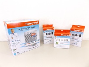lot 21 image: NEW in Box Honeywell HEPA Air Purifier #HPA104WMP wExtra Filters